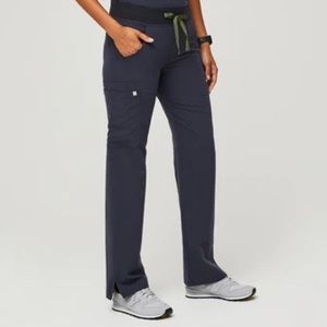 FIGS quiet navy kade pant in petite medium